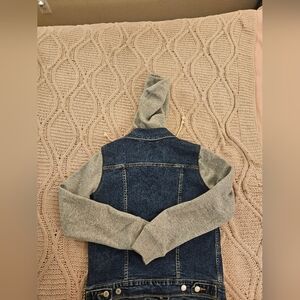 Levi’s Trucker Jacket  Woth Hood- Women’s S